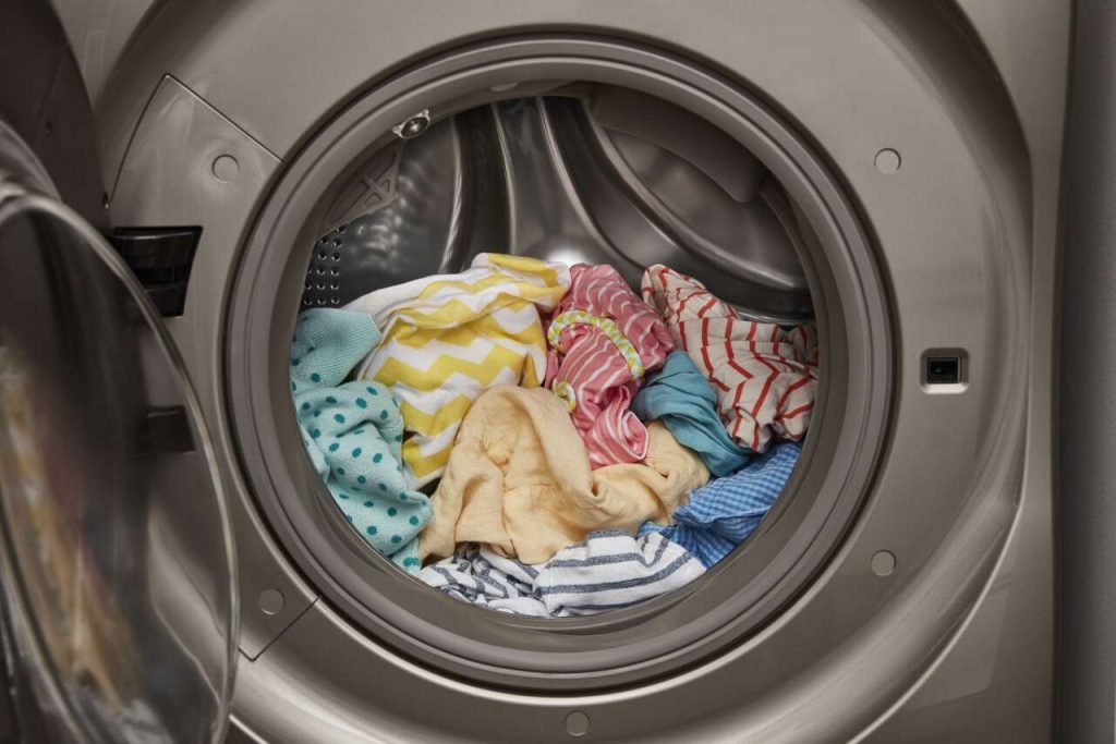 ۲۰ اشتباه رایج در شستن لباس
